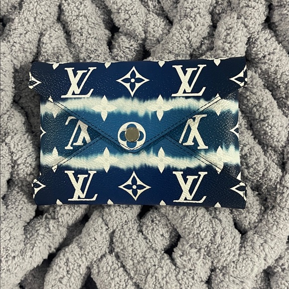 Louis Vuitton Handbags - Louis Vuitton Blue LV Escale Medium Kirigam